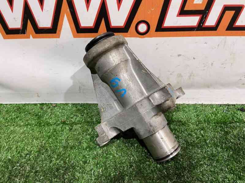 T4A29926 Used JAGUAR F-PACE intermediate shaft bracket cost 50 € in stock 1 pcs.