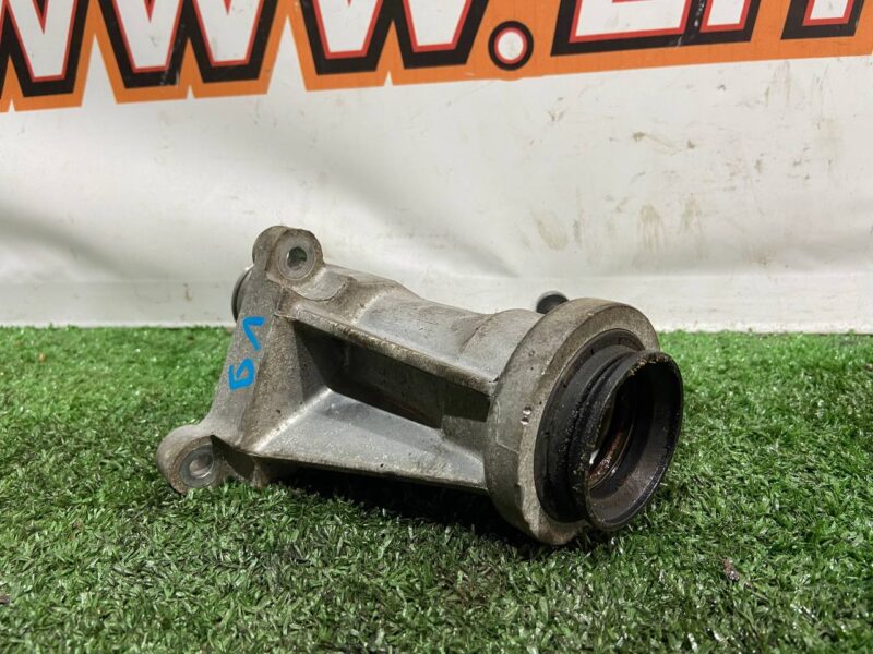 T4A29926 Used JAGUAR F-PACE intermediate shaft bracket cost 50 € in stock 1 pcs.