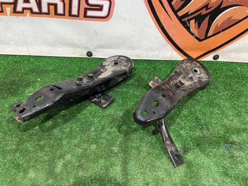 T4A34759 Bracket front rear beam Jaguar F-Pace X761 (2017-) used cost 25 € in stock 3 pcs.
