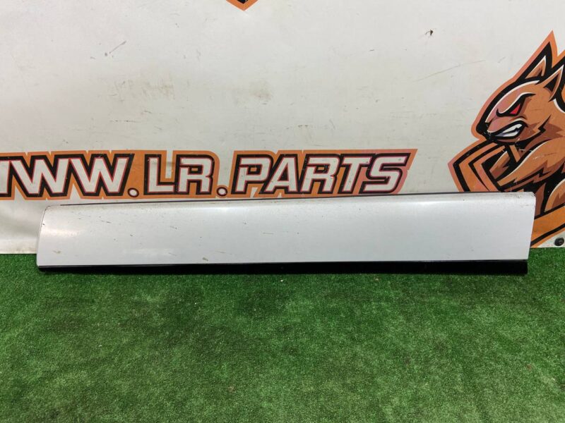 T4A3495LML Front right door molding Jaguar F-Pace X761 (2017-) Used cost 80 € in stock 1 pcs.