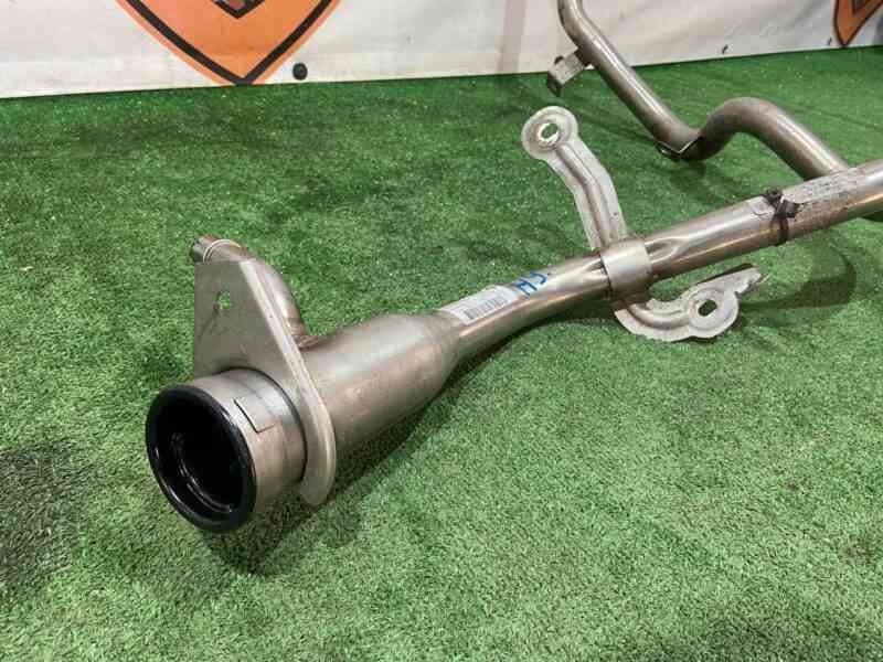 T4A35515 Fuel filler pipe Jaguar F-Pace X761 (2017-) USED cost 100 € in stock 3 pcs.