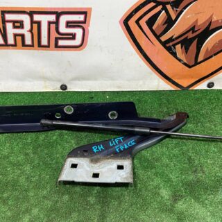 T4A36286 Hood Hinge Right 2021- Jaguar F-Pace X761 (2017-) Used cost 65 € in stock 1 pcs.