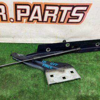T4A36288 Hood hinge left 2021- Jaguar F-Pace X761 (2017-) Used cost 65 € in stock 1 pcs.