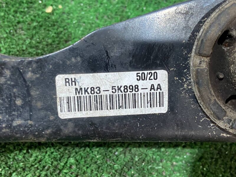 T4A37039 Rear lower right lever Jaguar F-Pace X761 (2017-) USED cost 60 € in stock 2 pcs.