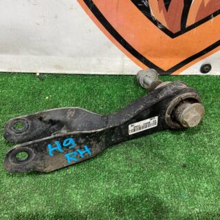 T4A37039 Rear lower right lever Jaguar F-Pace X761 (2017-) USED cost 60 € in stock 2 pcs.