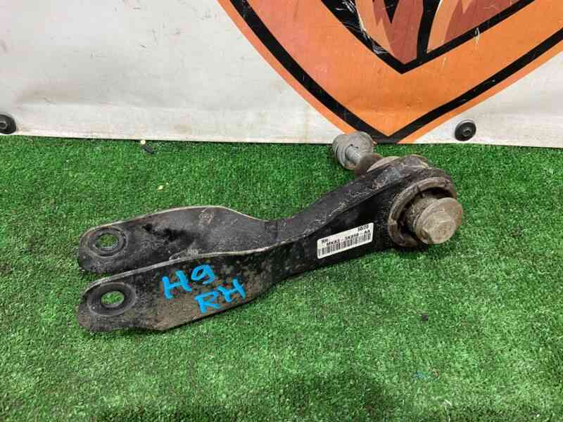 T4A37039 Rear lower right lever Jaguar F-Pace X761 (2017-) USED cost 60 € in stock 2 pcs.