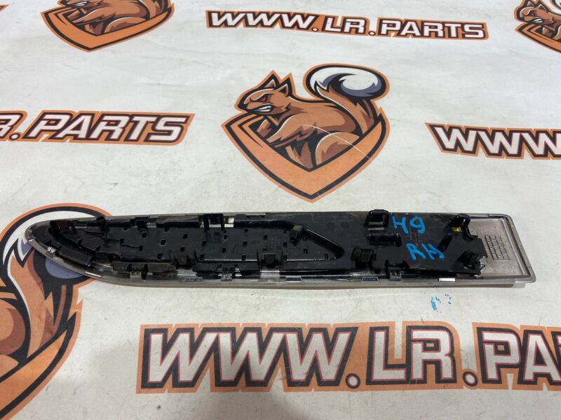 T4A37430 Wing molding right Jaguar F-Pace X761 (2017-) USED cost 125 € in stock 1 pcs.