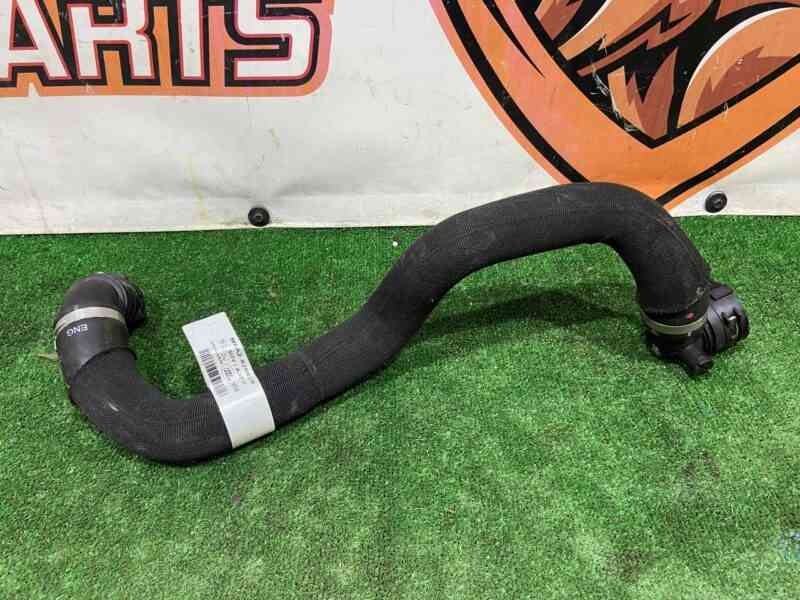 T4A37690 The upper jaguar F-Pace X761 (2017-) used radiator pipe cost 35 € in stock 3 pcs.