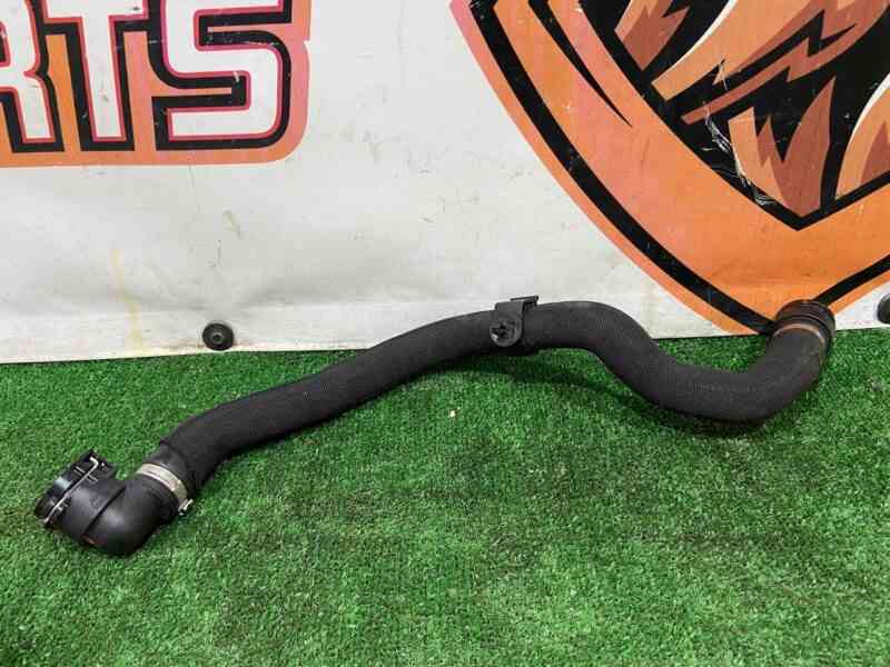 T4A37693 Water hose Jaguar F-Pace X761 (2017-) used cost 25 € in stock 4 pcs.