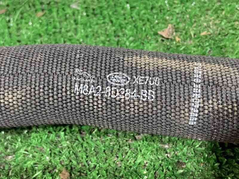 T4A37693 Water hose Jaguar F-Pace X761 (2017-) used cost 25 € in stock 4 pcs.