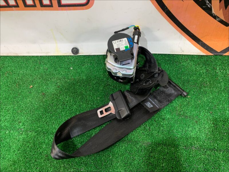 T4A38296PVJ Front right seat belt Jaguar F-Pace X761 (2017-) Used cost 100 € in stock 3 pcs.