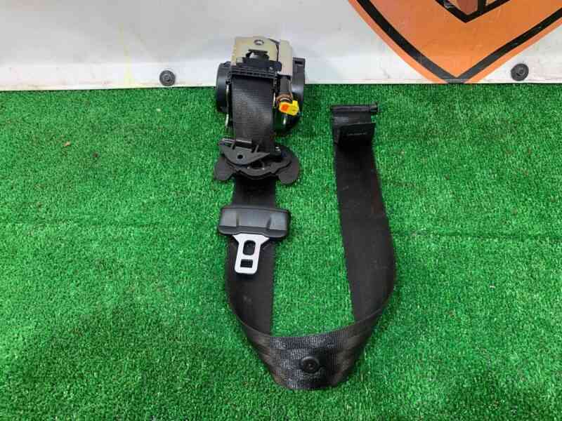 T4A38296PVJ Front right seat belt Jaguar F-Pace X761 (2017-) Used cost 100 € in stock 3 pcs.
