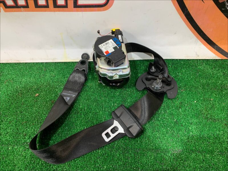 T4A38297PVJ Seat belt front left Jaguar F-Pace X761 (2017-) used cost 120 € in stock 2 pcs.