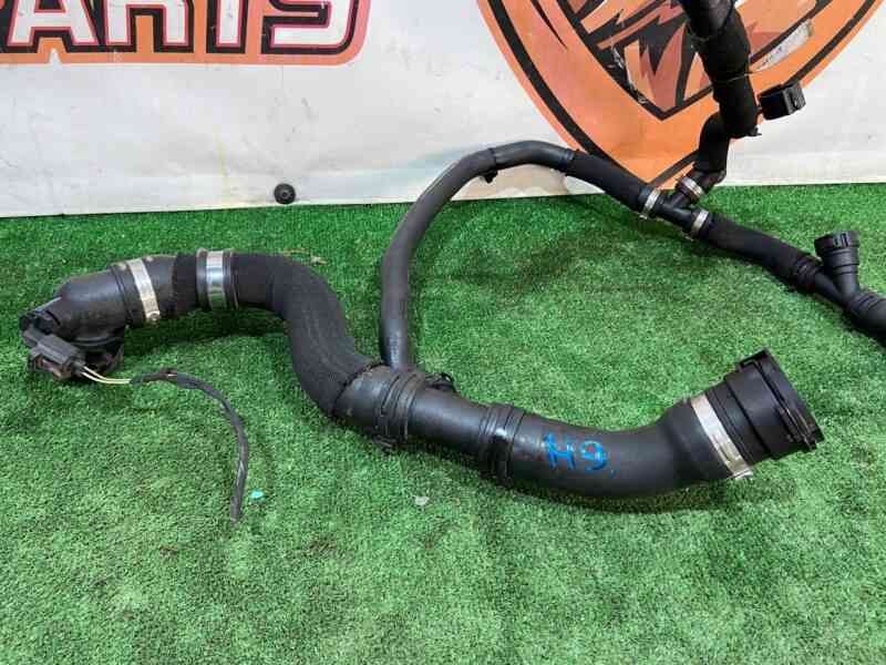 T4A38569 Lower radiator pipe Jaguar F-Pace X761 (2017-) USED cost 100 € in stock 4 pcs.