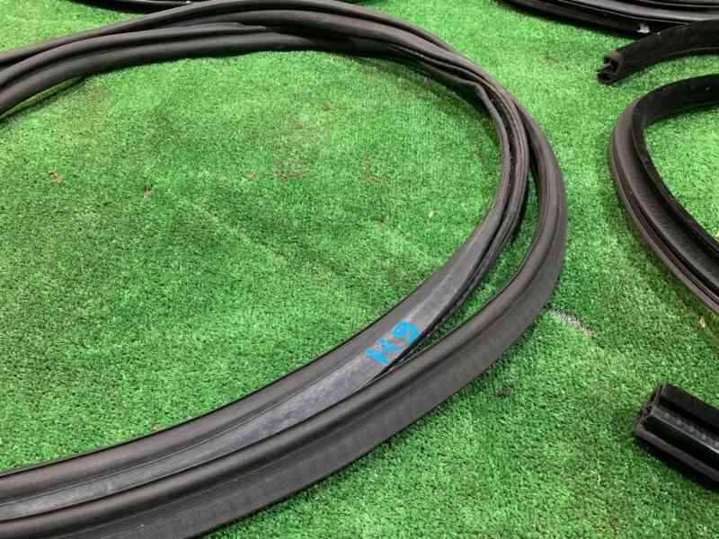 T4A41283 Door seal set Jaguar F-Pace X761 (2017-) used cost 250 € in stock 1 pcs.