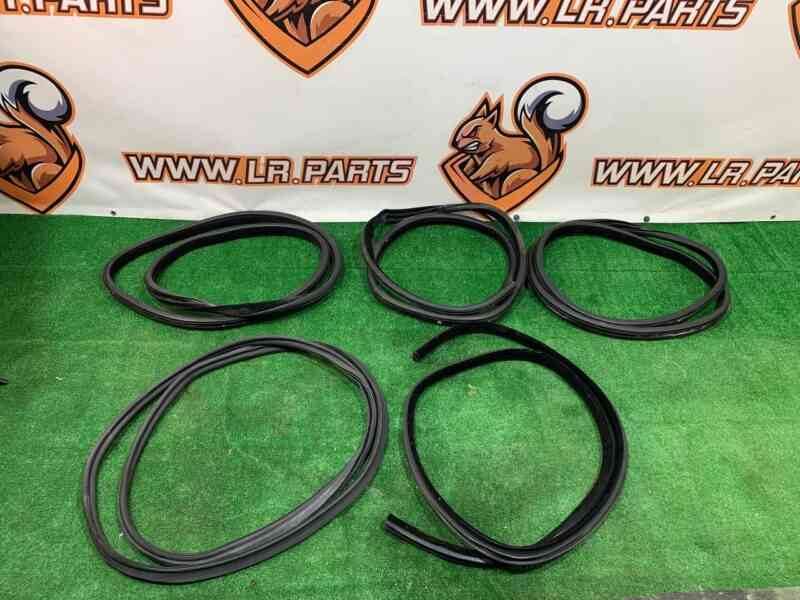T4A41283 Door seal set Jaguar F-Pace X761 (2017-) used cost 250 € in stock 1 pcs.