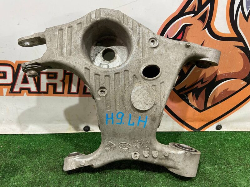 T4A41530 Rear left lower lever Jaguar F-Pace X761 (2017-) USED cost 150 € in stock 1 pcs.