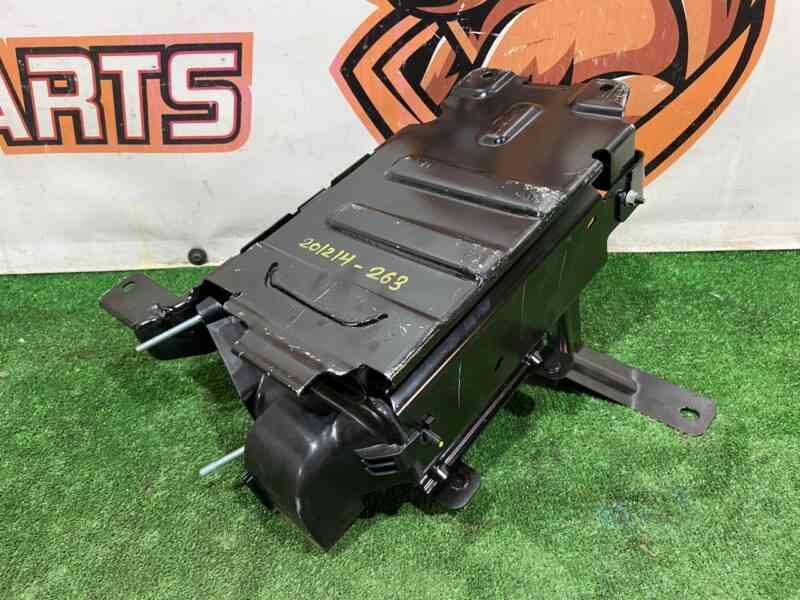 T4A43443 Battery bracket right Jaguar F-Pace X761 (2017-) USED cost 10 € in stock 3 pcs.