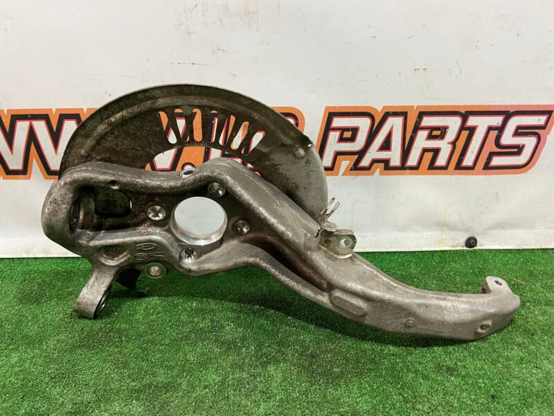 T4A44371 Right Front Rotary Fist (Hub) rest 2021- Jaguar F-Pace X761 (2017-) cost 290 € in stock 2 pcs.