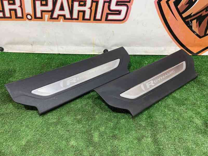 T4A45353PVJ Front door sill left/right set Jaguar F-Pace X761 (2017-) used cost 25 € in stock 2 pcs.
