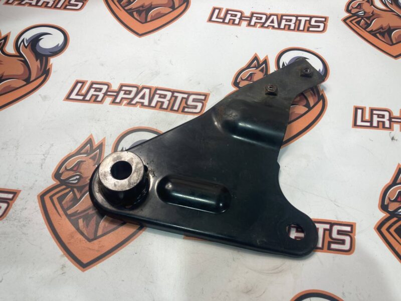 T4A8086 Used JAGUAR F-PACE front subframe bracket cost 10 € in stock 1 pcs.