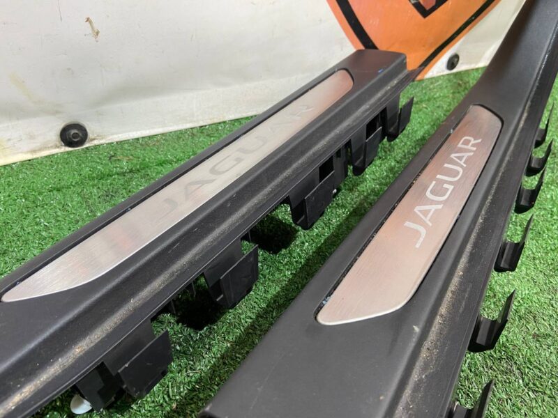 T4K1082PVJ Set of sill trims Jaguar I-Pace (2018-) Used cost 200 € in stock 1 pcs.