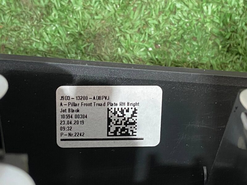 T4K1082PVJ Set of sill trims Jaguar I-Pace (2018-) Used cost 200 € in stock 1 pcs.