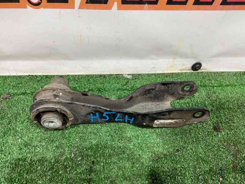 T4K11185 Rear left lower control arm Jaguar I-Pace (2018-) Used cost 100 € in stock 7 pcs.