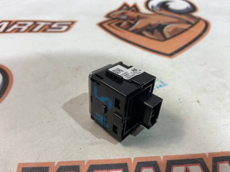 T4K1198 Hazard warning button Jaguar I-Pace (2018-) Used cost 40 € in stock 10 pcs.