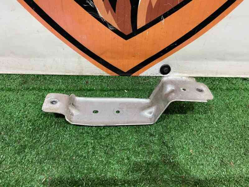 T4K1261 Used JAGUAR I-PACE additional subframe bracket cost 5 € in stock 1 pcs.
