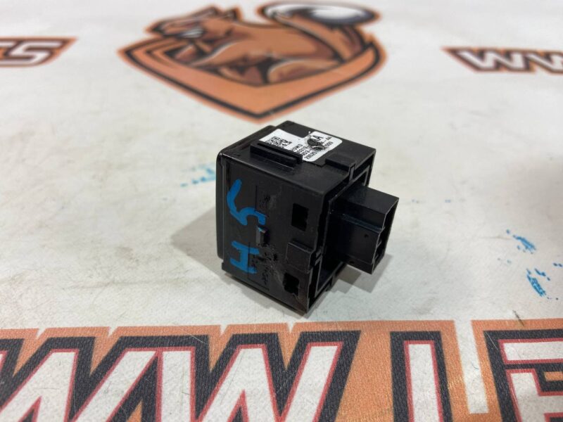 T4K1270 Trunk lid release button Jaguar I-Pace (2018-) used cost 40 € in stock 4 pcs.