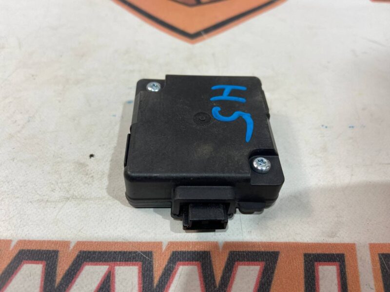 T4K1278 Used Jaguar I-Pace Keyless Transceiver (2018-) cost 90 € in stock 1 pcs.