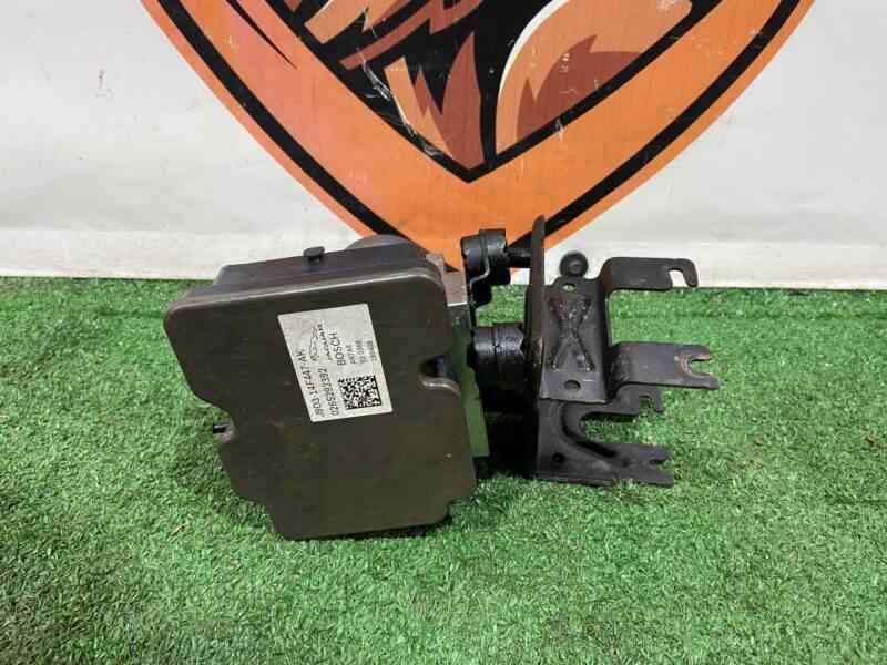 T4K16575 ABS unit Jaguar I-Pace X590 (2018-) USED cost 500 € in stock 6 pcs.