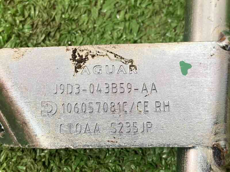 T4K1761 Torpedo bracket left Jaguar I-Pace (2018-) used cost 20 € in stock 1 pcs.
