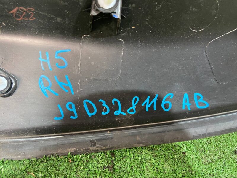T4K5227 Rear arch molding right Jaguar I-Pace (2018-) Used cost 100 € in stock 3 pcs.