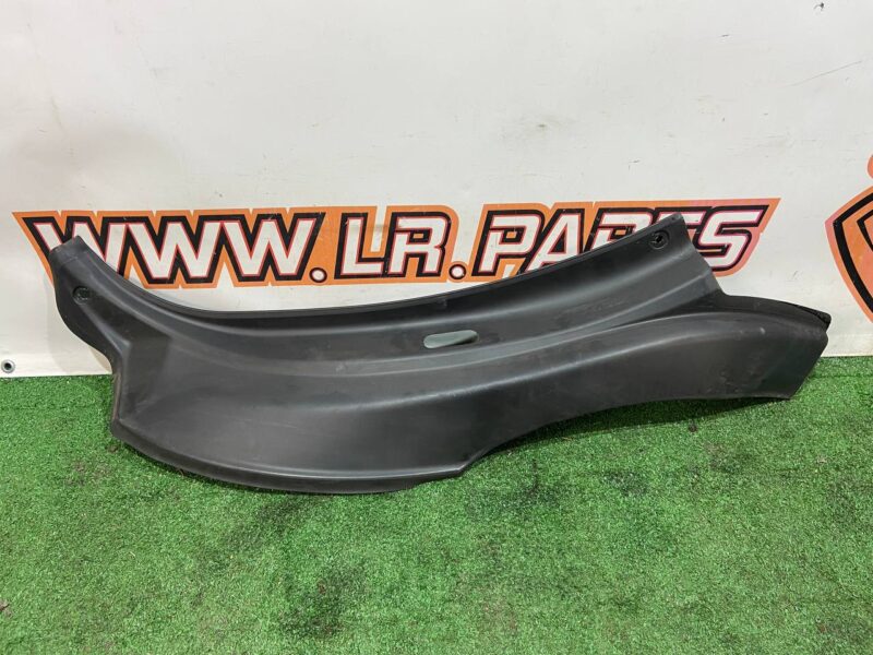 T4K5227 Rear arch molding right Jaguar I-Pace (2018-) Used cost 100 € in stock 3 pcs.