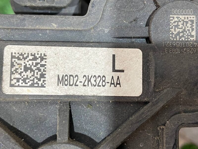 T4K8132 Rear left caliper Jaguar I-Pace (2018-) USED cost 150 € in stock 12 pcs.