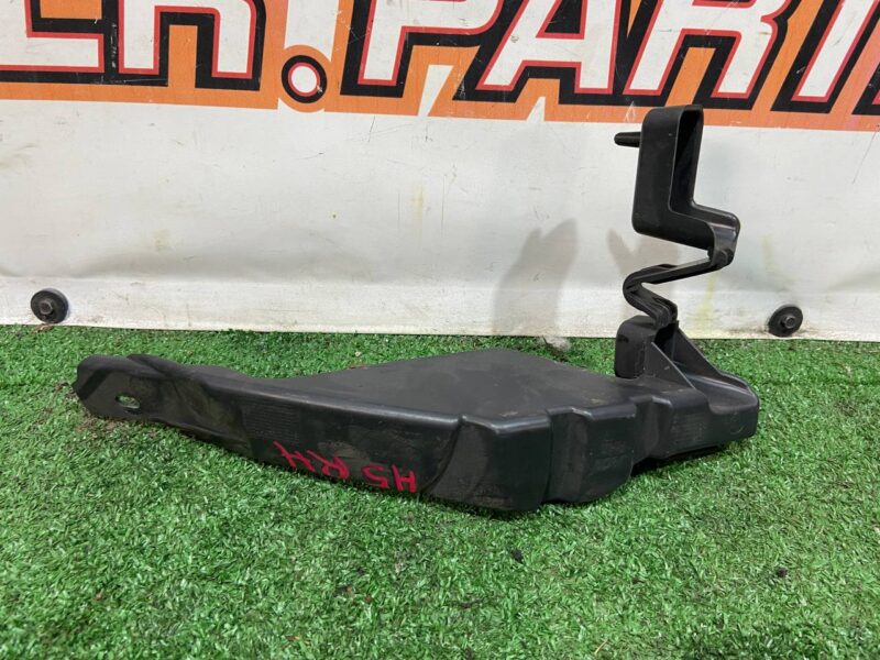 T4K9887 Bumper mounting bracket right Jaguar I-Pace (2018-) Used cost 15 € in stock 7 pcs.