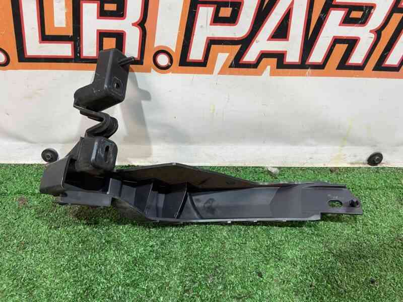 T4K9887 Bumper mounting bracket right Jaguar I-Pace (2018-) Used cost 15 € in stock 7 pcs.