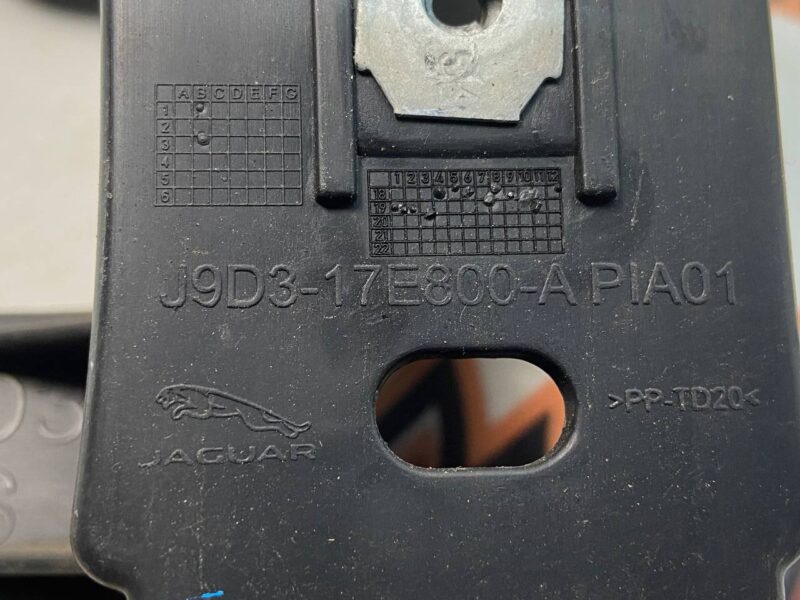 T4K9889 Rear bumper mounting bracket right Jaguar I-Pace X590 (2018-) Used cost 52 € in stock 7 pcs.