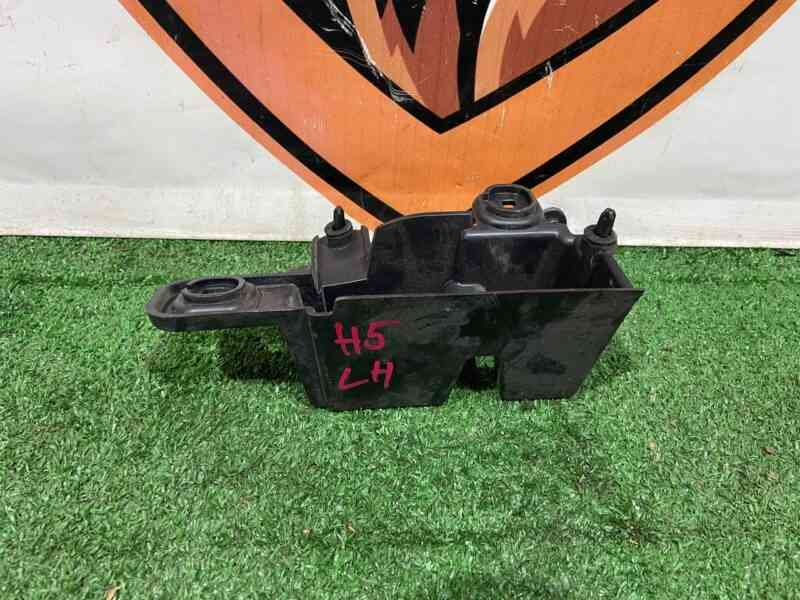 T4K9890 Rear bumper mounting bracket left Jaguar I-Pace X590 (2018-) Used cost 25 € in stock 5 pcs.