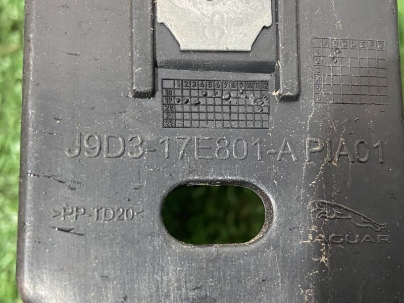 T4K9890 Rear bumper mounting bracket left Jaguar I-Pace X590 (2018-) Used cost 25 € in stock 5 pcs.