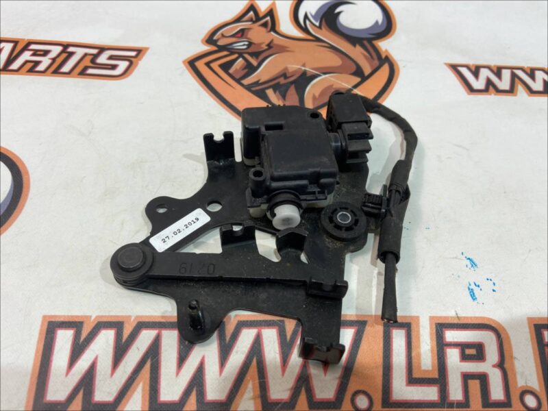 T4K9982 Hood actuator Jaguar I-Pace X590 (2018-) Used cost 30 € in stock 4 pcs.