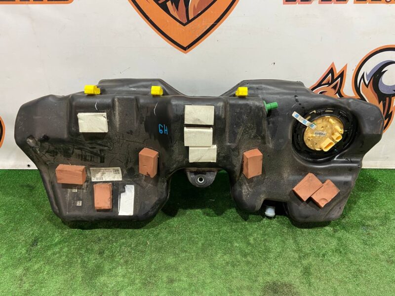 T4N35631 Fuel tank plastic Jaguar F-Pace X761 (2017-) used cost 400 € in stock 2 pcs.