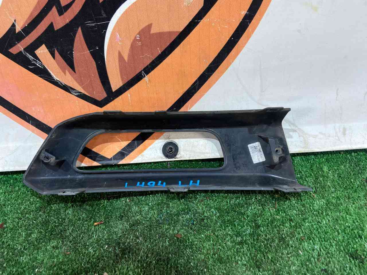 LR045049 Fog lamp cover front left Range Rover Sport L494 (2014-2022) used cost 50 € in stock 1 pcs.