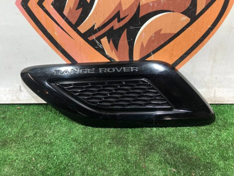 LR061952 Hood molding left Range Rover Sport L494 (2014-2022) used cost 150 € in stock 1 pcs.