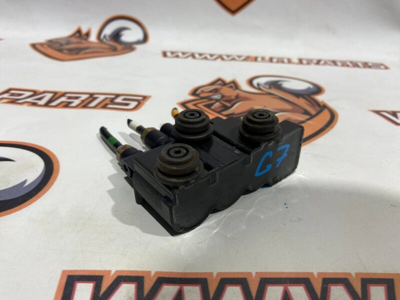 LR070245 Front air suspension valve block Range Rover L405 (2013-2021) USED - Image 17