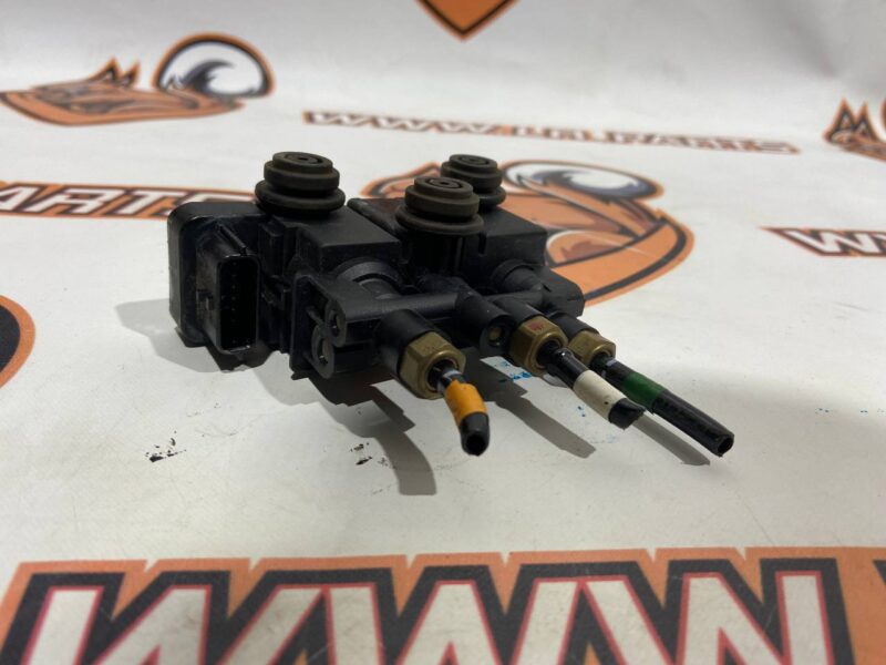 LR070245 Front air suspension valve block Range Rover L405 (2013-2021) USED - Image 18