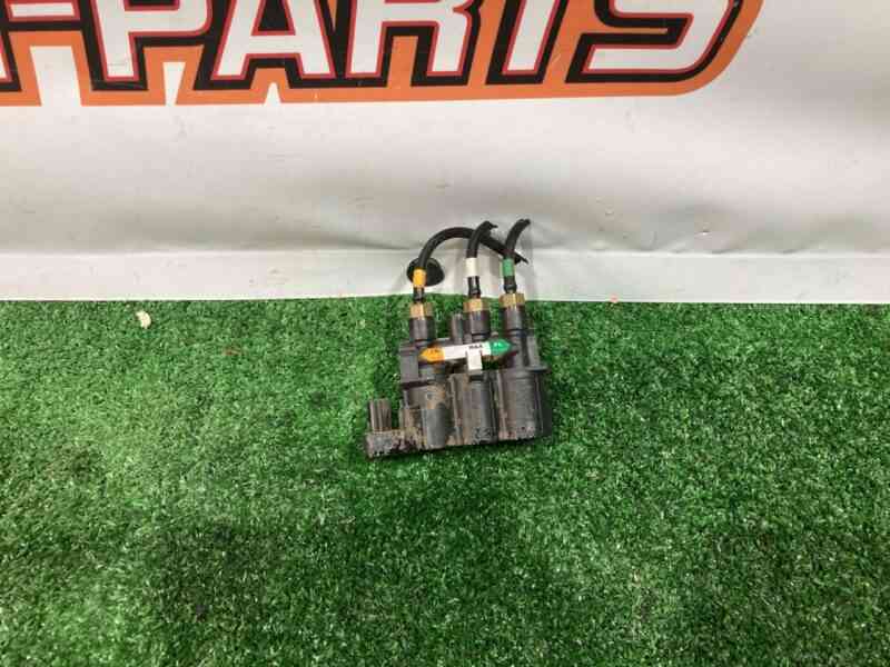 LR070245 Front air suspension valve block Range Rover L405 (2013-2021) USED cost 80 € in stock 17 pcs.