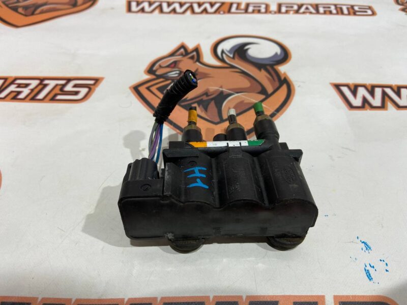 LR070245 Front air suspension valve block Range Rover L405 (2013-2021) USED - Image 27